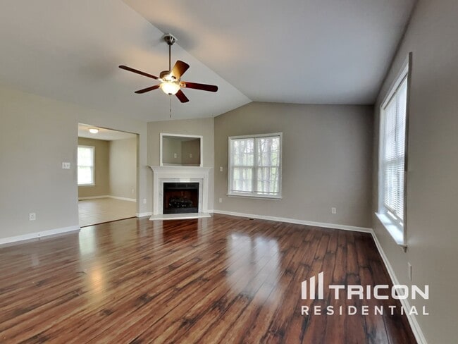 Building Photo - 3012 Brittany Dr
