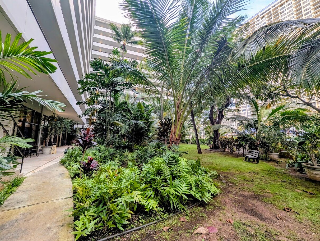 Building Photo - 425 Ena Rd