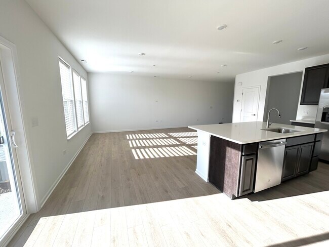 Building Photo - 612 Cassia Ct
