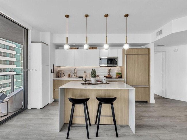 Building Photo - 121 NE 34th St