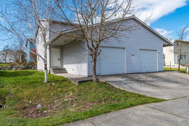 Building Photo - 1245-1431 NW Falls Creek Lp