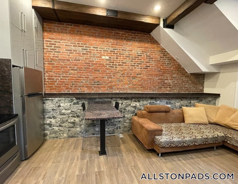 Building Photo - 1028a Commonwealth Ave