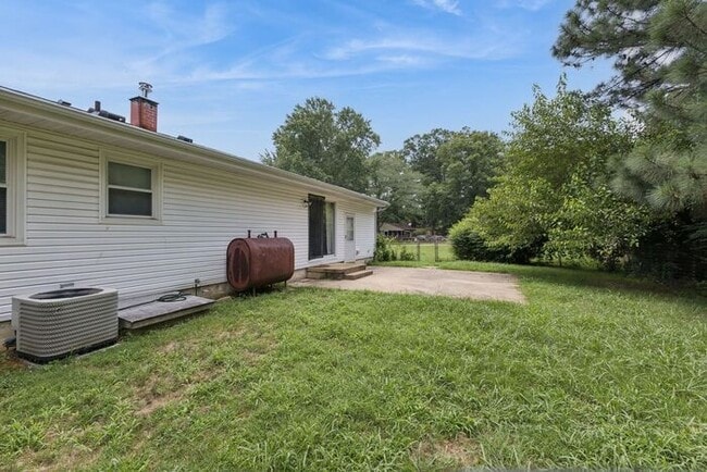 Building Photo - Recently Updated Rambler with 1 Car Garage...