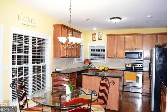 Building Photo - 45 Greenview Dr