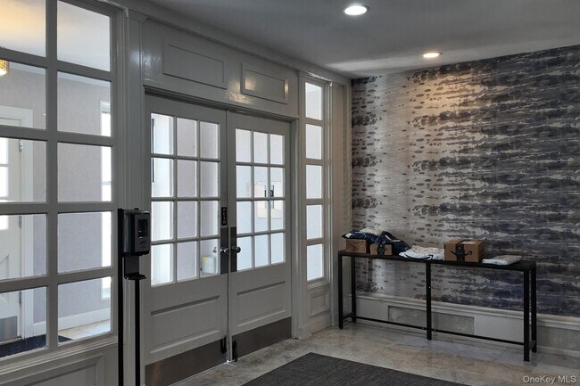 Building Photo - 22 N Forest Ave