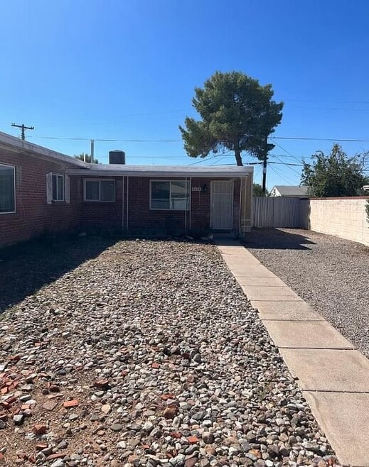 Building Photo - 4634 E Montecito St