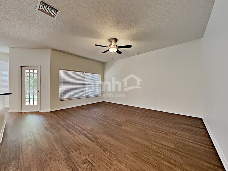Building Photo - 1921 Darlin Cir