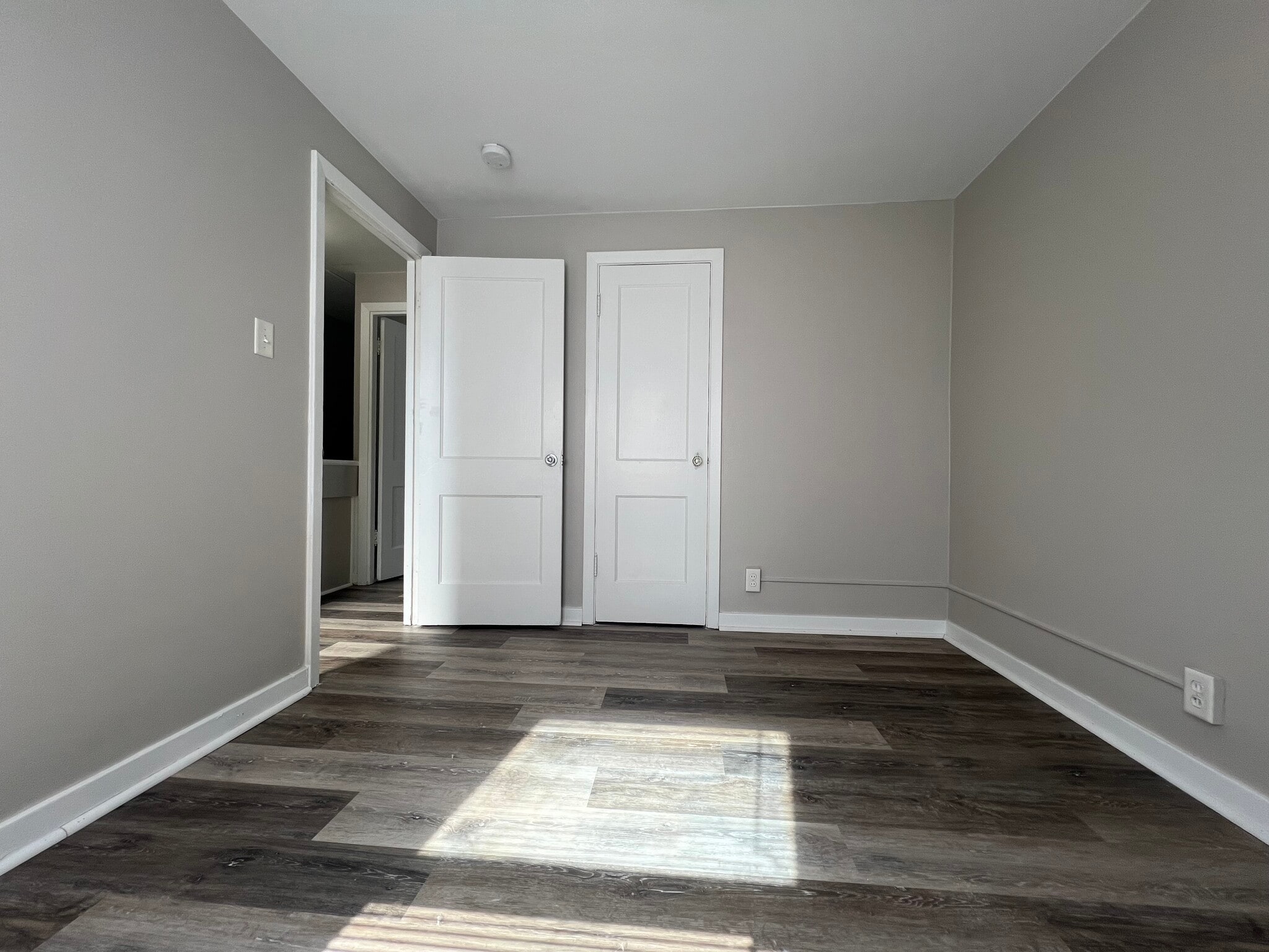 Building Photo - 124 Locust St