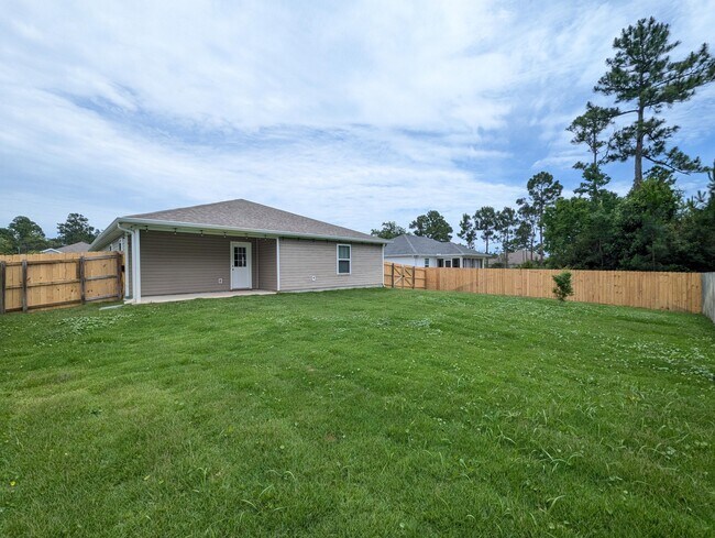 Building Photo - 1651 Ponderosa Dr
