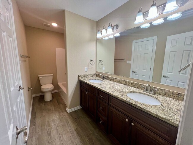 Building Photo - Beautiful 3B/2B Townhome in Chaffee Crossi...