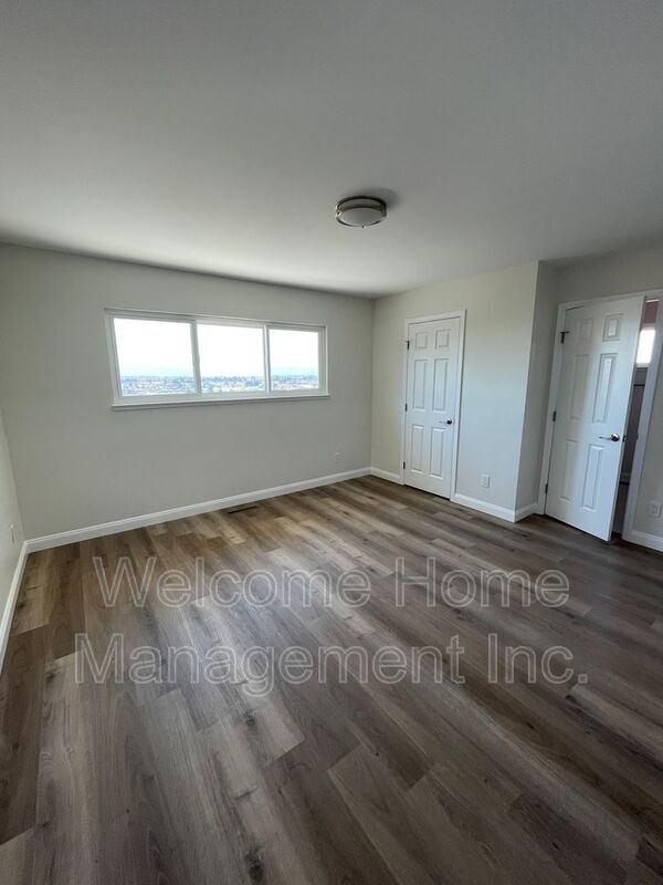 Building Photo - 16233 San Remo Dr