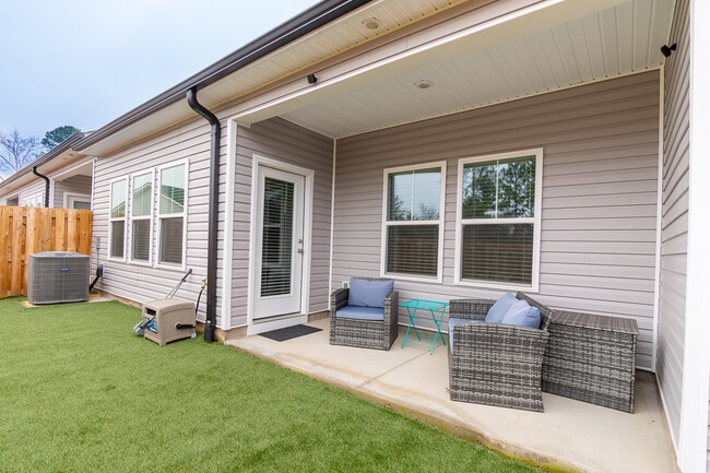 Building Photo - 1091 Primrose Dr