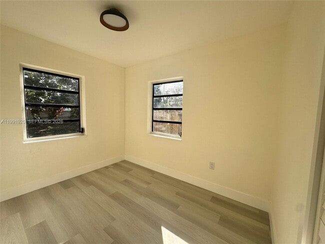 Building Photo - 10521 NW 35th Ct