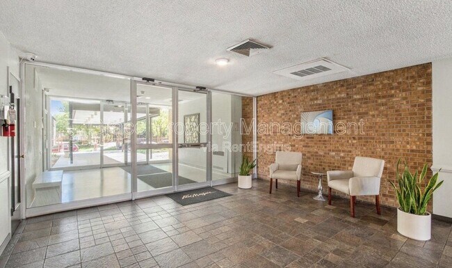 Building Photo - 407 Eudora St