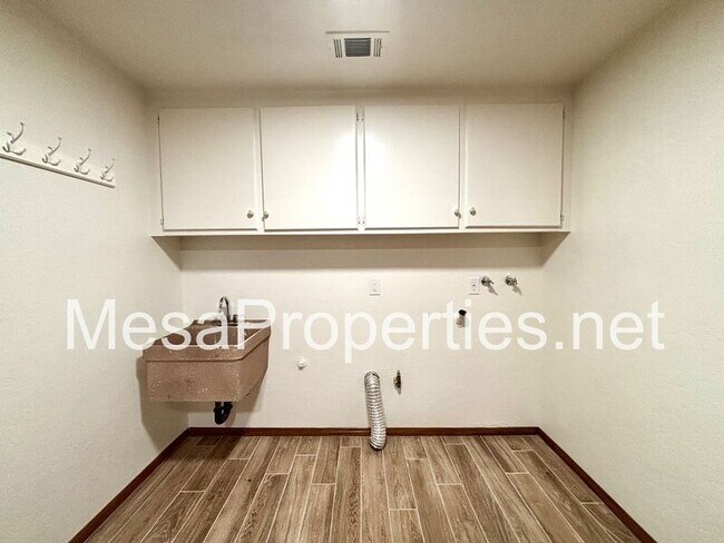 Building Photo - 18119 Pier Dr