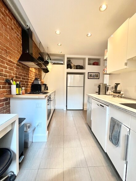 Building Photo - 5 Braemore Rd