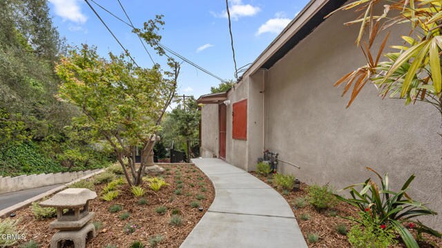 Building Photo - 1450 Benedict Canyon Drive