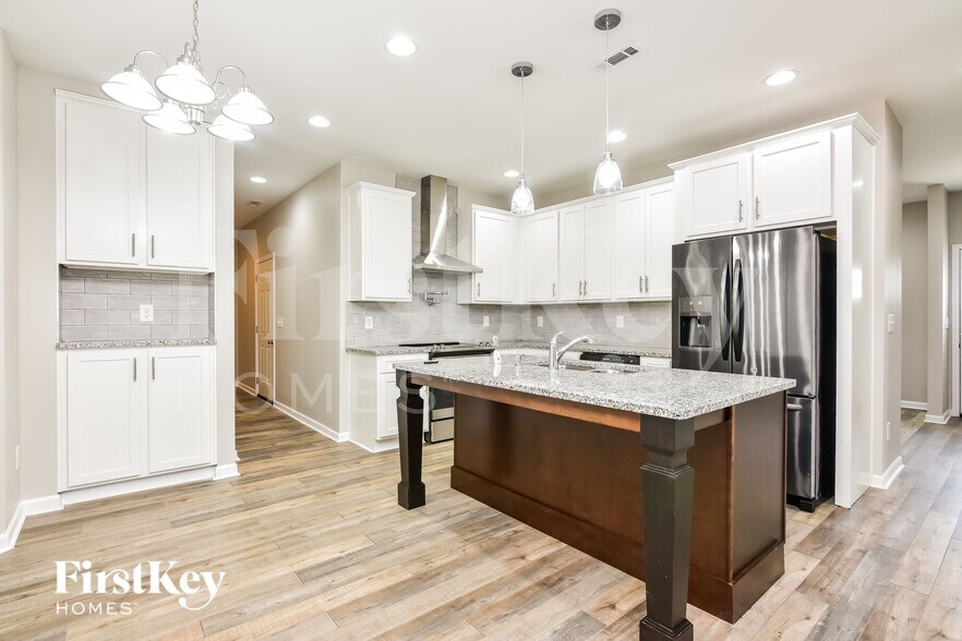 Building Photo - 6188 Leverett Dr