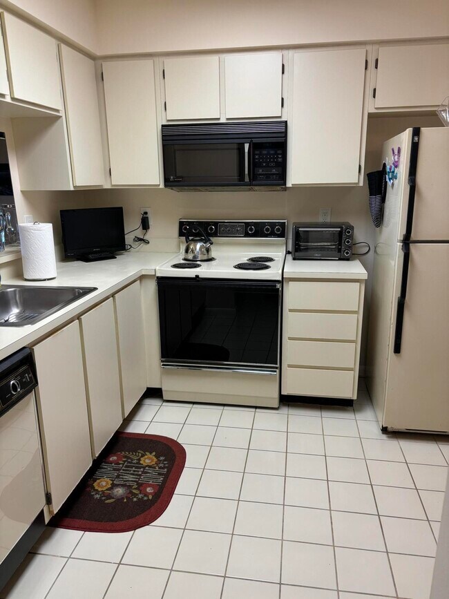 Building Photo - 7260 Kinghurst Dr