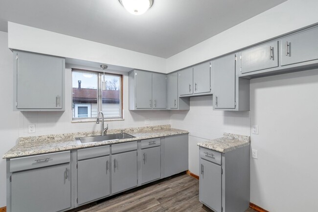 Building Photo - Single Family Home