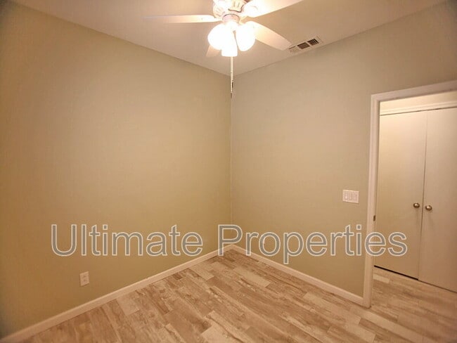 Building Photo - 3926 W Hackamore Dr