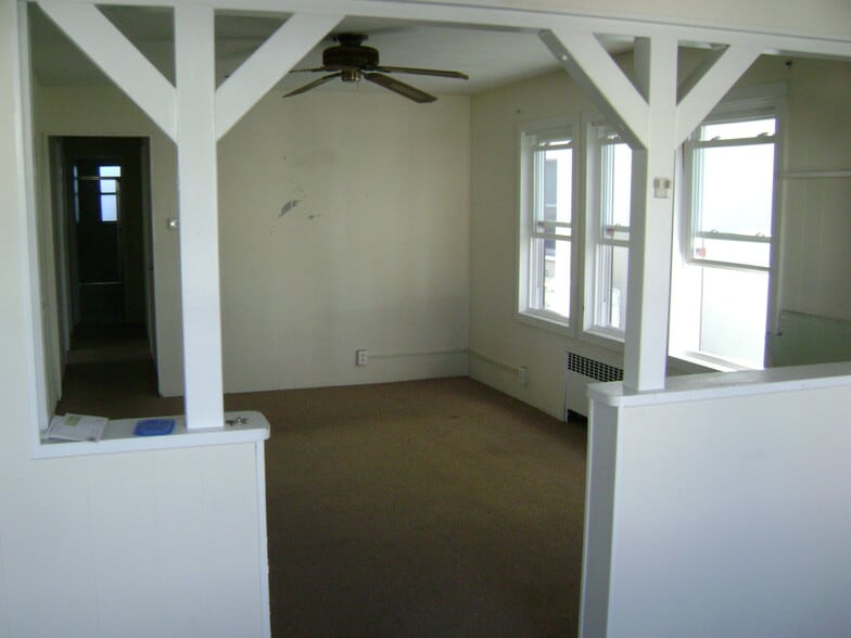 Building Photo - 27 Illinois Ave