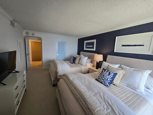Building Photo - 5460 N Ocean Dr