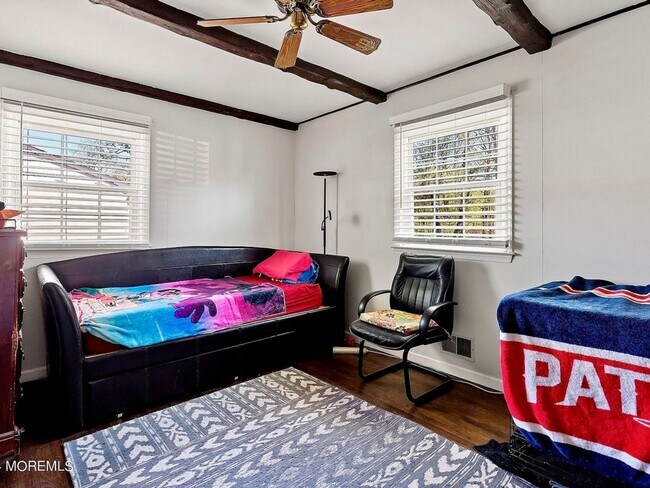 Building Photo - Charming & Cozy Ranch with Spacious Backya...