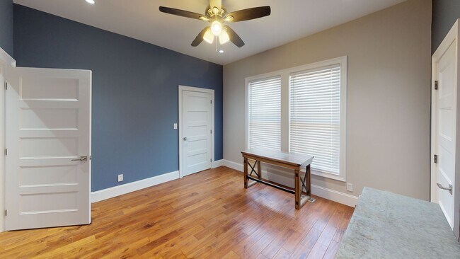 Building Photo - 7BR/5BA Victorian Near UTK | Greek Life & ...