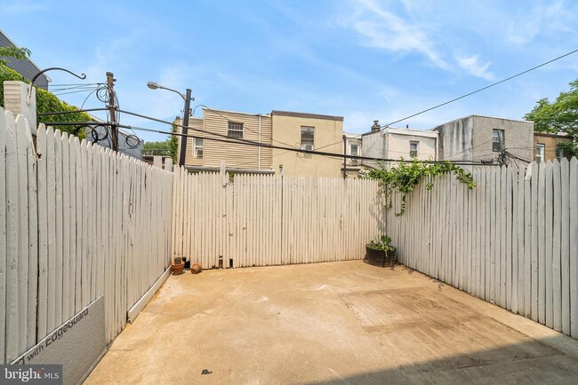 Building Photo - 1811 Titan St