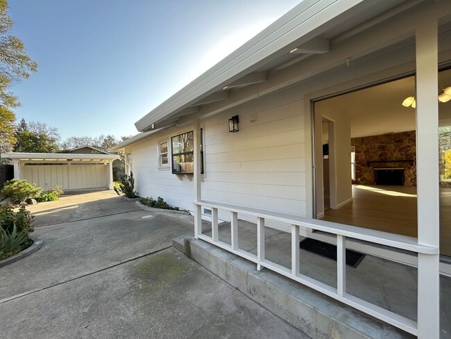 Building Photo - Rare Lindell Drive Single-Family Home in Prime Walnut Creek Location!