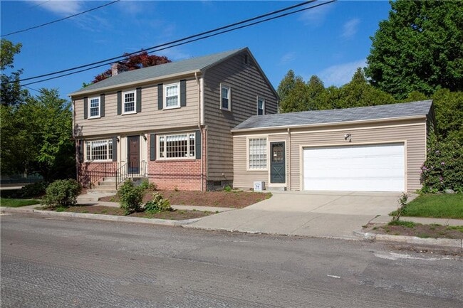 Building Photo - 470 Elmgrove Ave