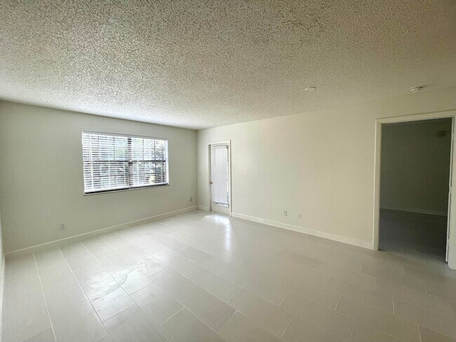 Building Photo - 2476 SE Garden Terrace