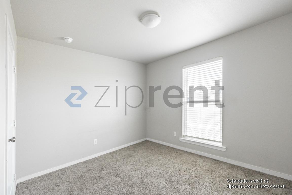 Building Photo - 1318 E 93rd St