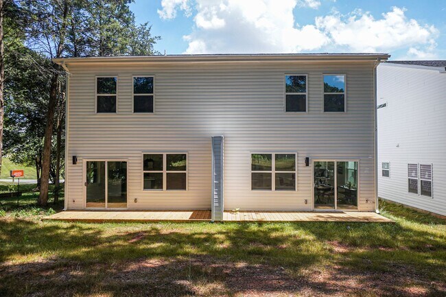 Building Photo - Brand New Duet Style Townhome in Charlotte!