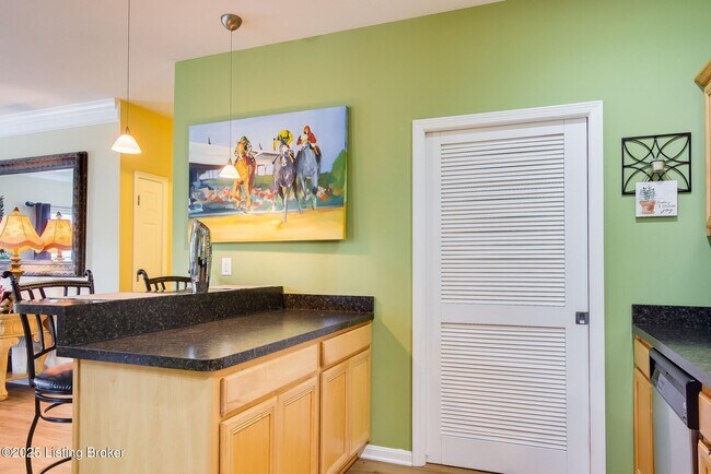 Building Photo - 203 S Dorsey Ln