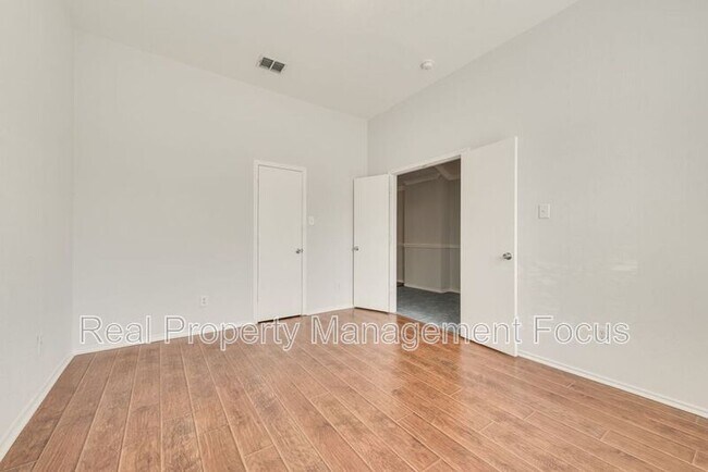 Building Photo - 1004 Trickham Dr