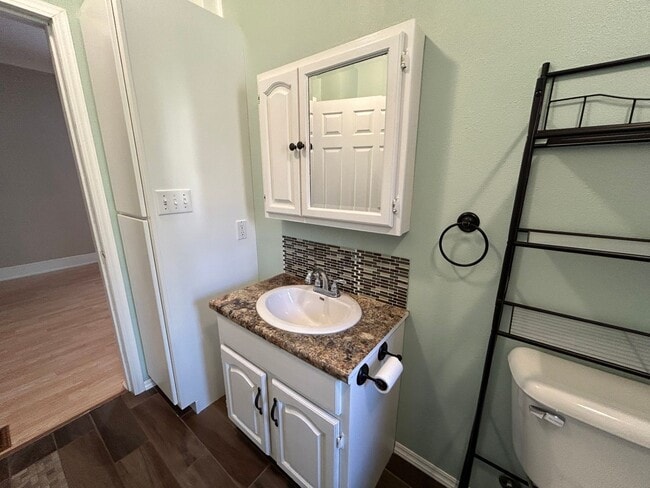 Building Photo - 3 Bedroom 1 Bath Large House with Garage & Many Amenities
