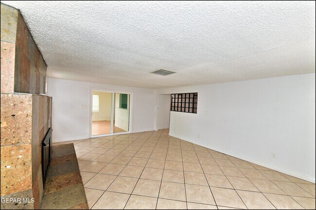 Building Photo - 10565 Murphy St