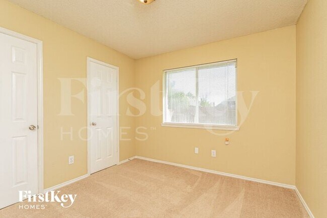 Building Photo - 137 Sequoia Rd