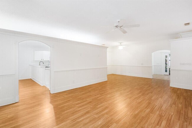 Building Photo - 295 Fareham Dr