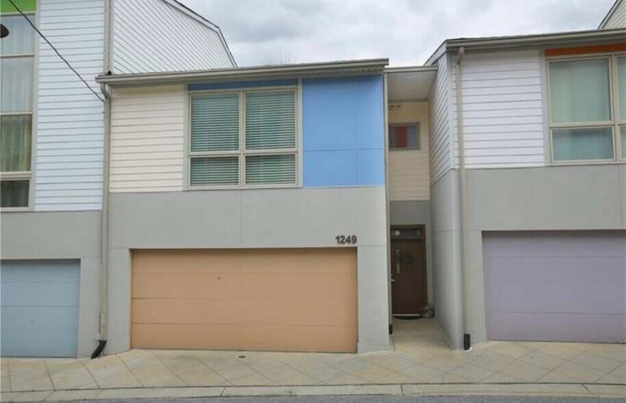 Building Photo - 1249 Breuer Mews NW