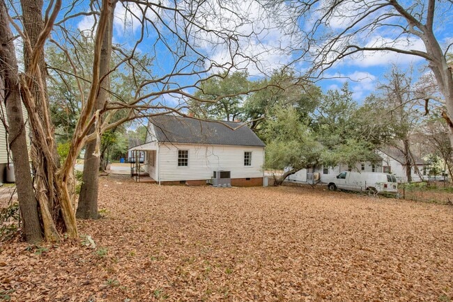 Building Photo - 216 Hawthrone