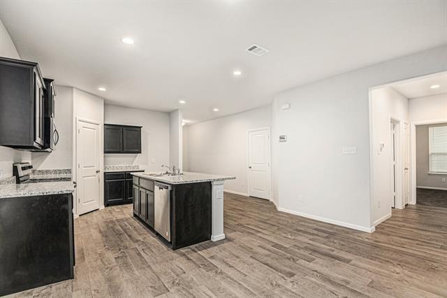 Building Photo - 724 Beebrush Dr
