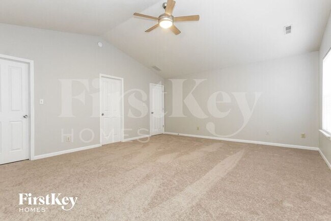 Building Photo - 860 Treyburn Green Dr