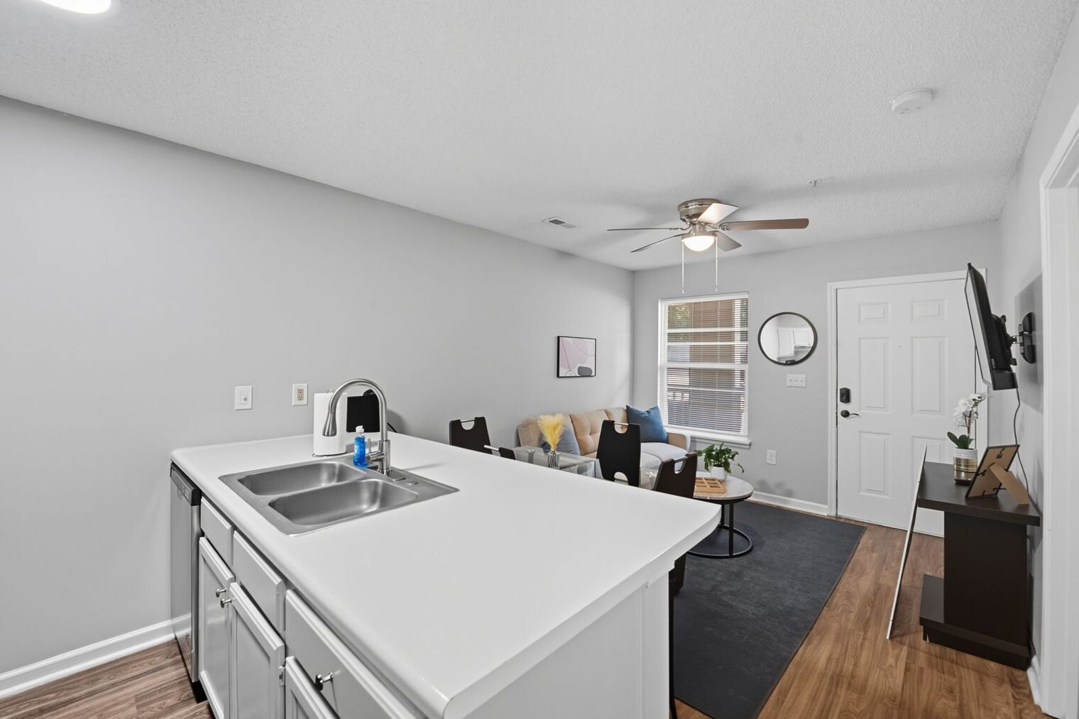 Building Photo - 2 Kings Creek Dr