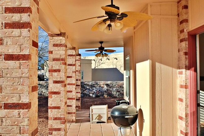 Building Photo - Beautiful Move-in Ready Home