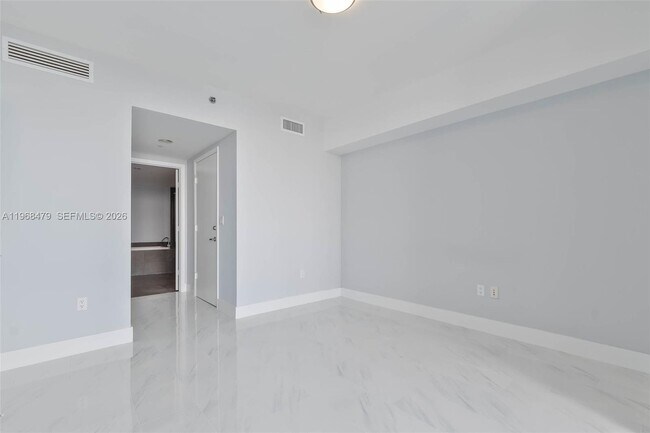 Building Photo - 475 Brickell Ave