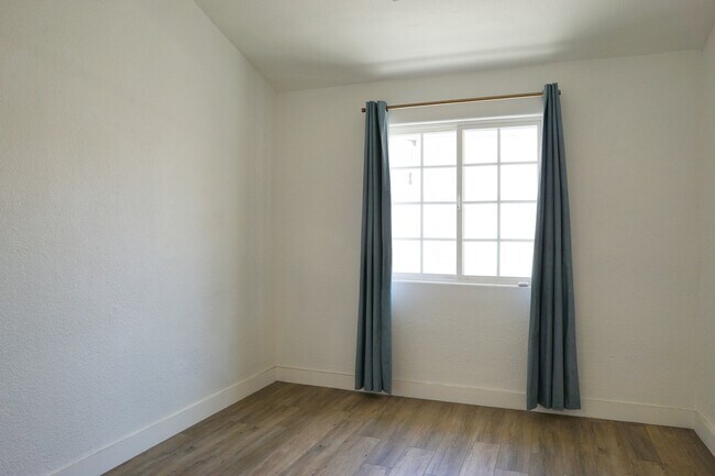 Building Photo - 33865 Cathedral Canyon Dr