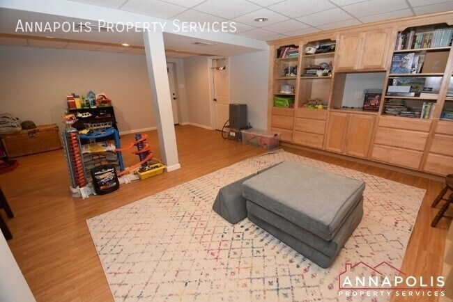 Building Photo - 552 Benforest Dr